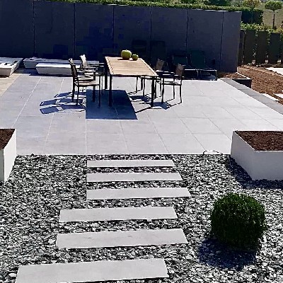 Réalisation d'une terrasse en dalles de grès cérame en région namuroise