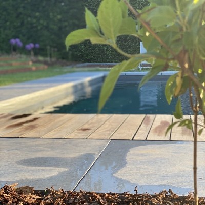 Terrasse en bois ou mégadalles avantages et inconvénients à Namur