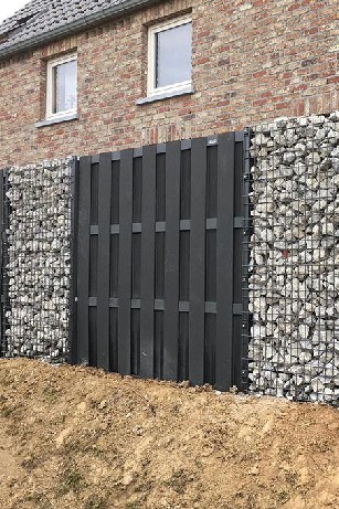 Pose de clôture alternance gabions et palissade rigide pour se cacher du voisinage