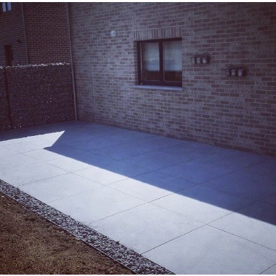 Réalisation d'une terrasse à l'arrière de la maison à Namur