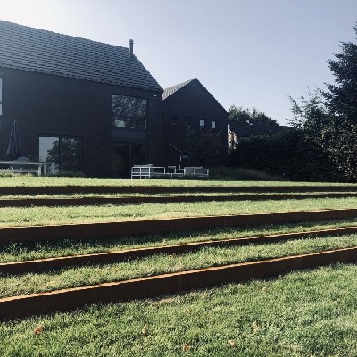 Réalisation d'un escalier avec des marches en acier corten