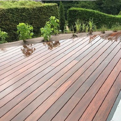 Aménagement extérieur d'une terrasse en IPE avec ds bois exotiques à Wépion