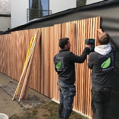 Réalisation d'un bardage en bois cèdre ajouré sur-mesure