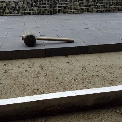 Pose de pavés avec chape Stone&Style sur terrasse à Corbais